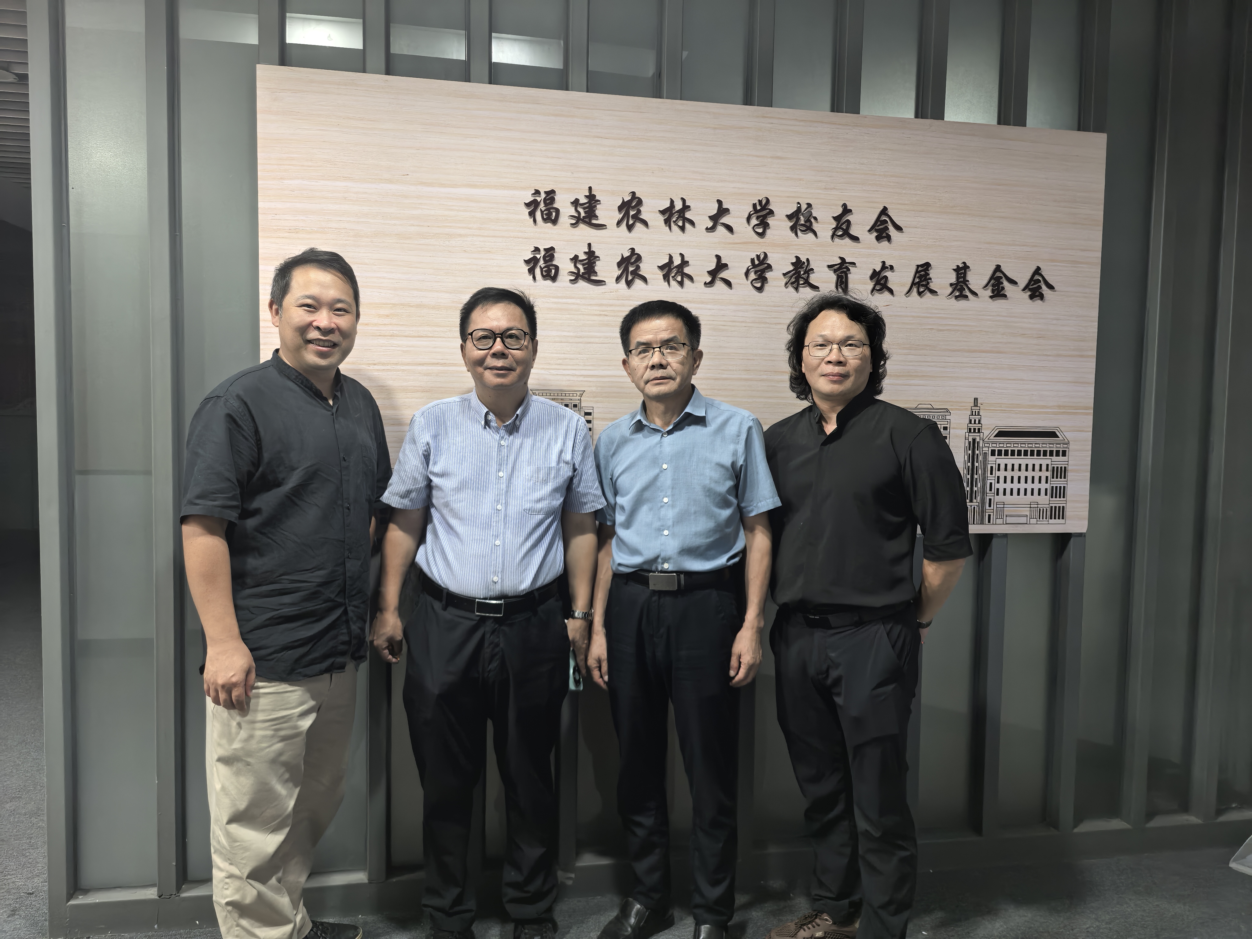 校友总会同风景园林与艺术学院福州校友会代表交流.jpg 校友总会同风景园林与艺术学院福州校友会代表交流.jpg