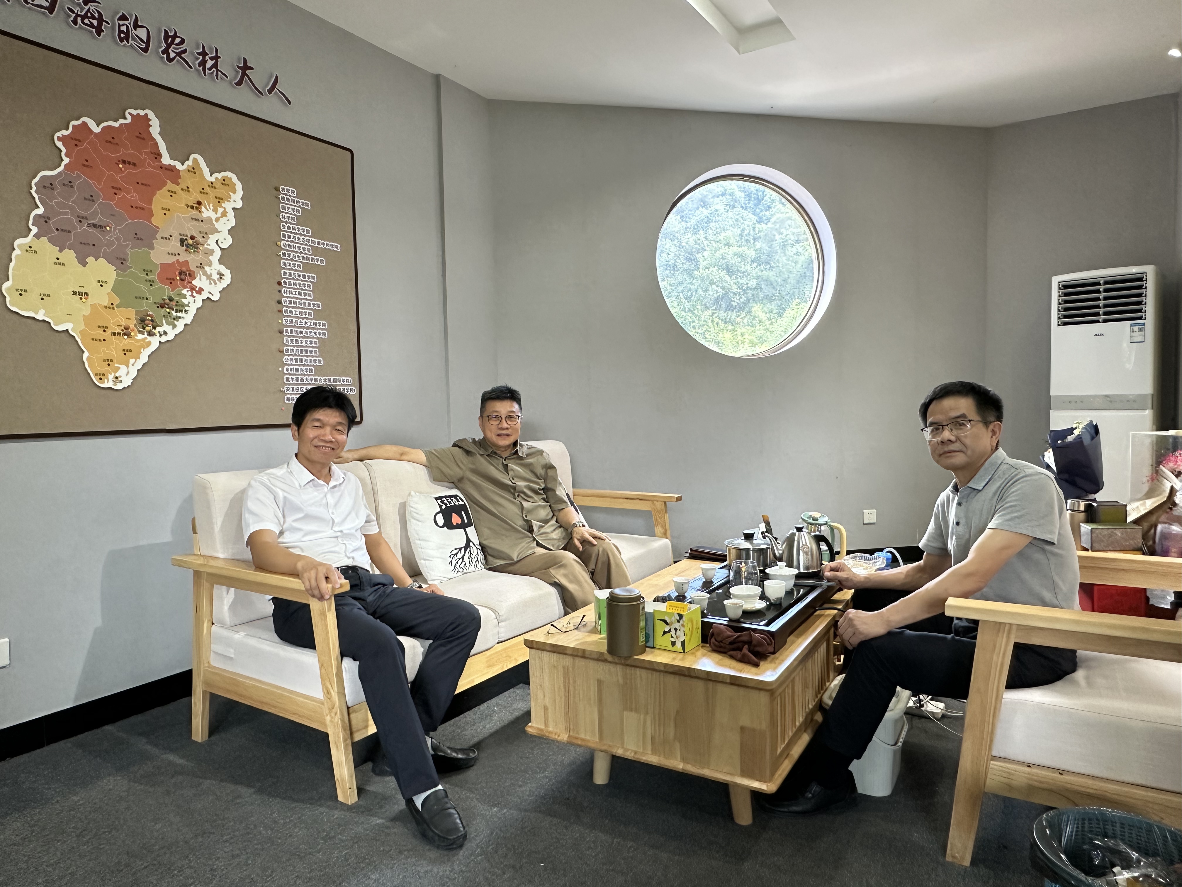 双方座谈交流.jpg 双方座谈交流.jpg